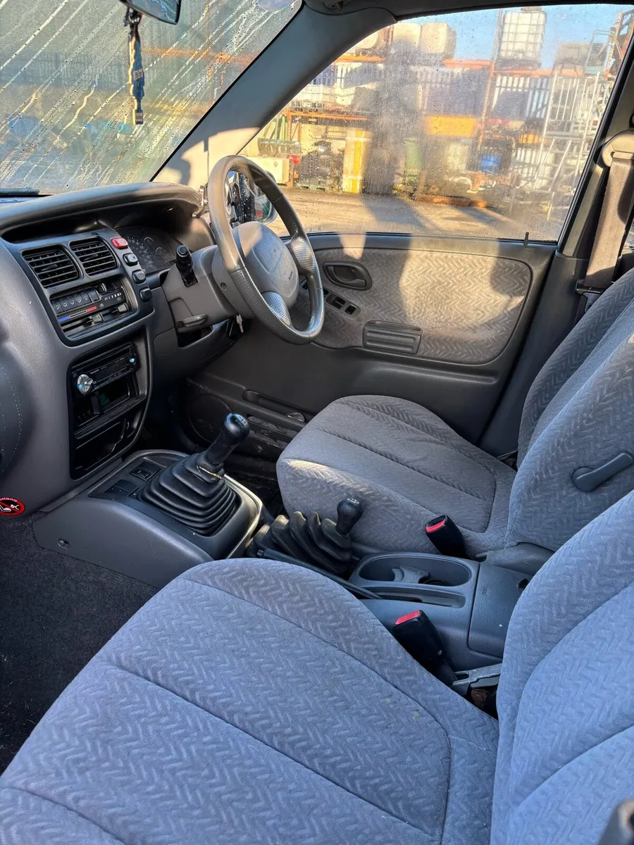 2002 Suzuki Grand Vitara - Image 4