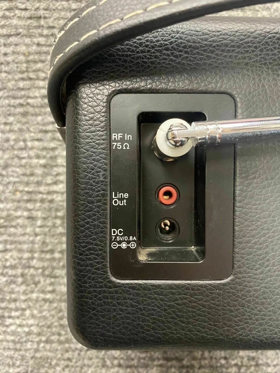 Roberts Vintage Portable DAB/FM Radio - Image 3