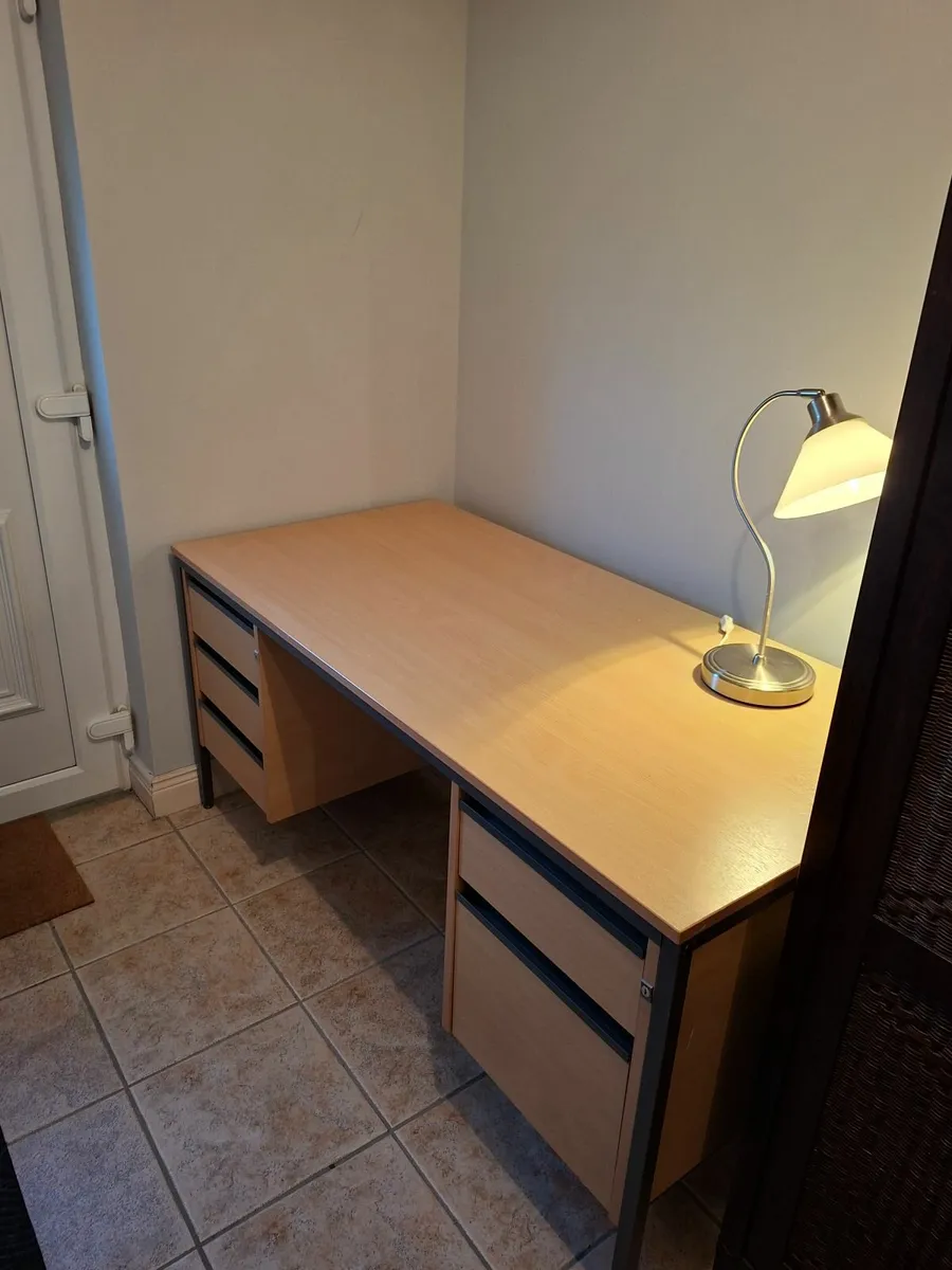 Desk - Image 4