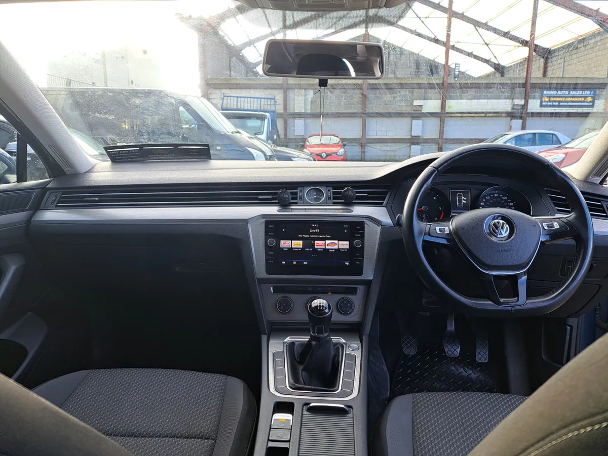 Volkswagen Passat 2018 low mileage - Image 4