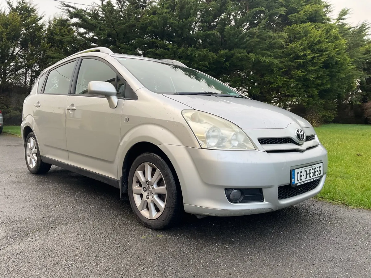 Toyota Corolla 2006 1.6 petrol  ( 7 seats ) - Image 1