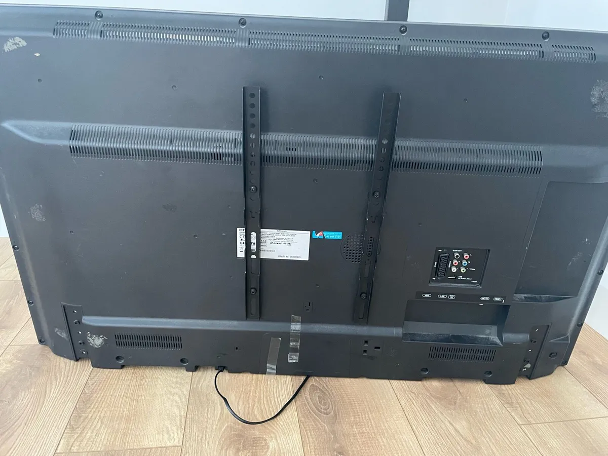 Hitachi 49 Inch Ultra HD Smart LED TV - Image 2