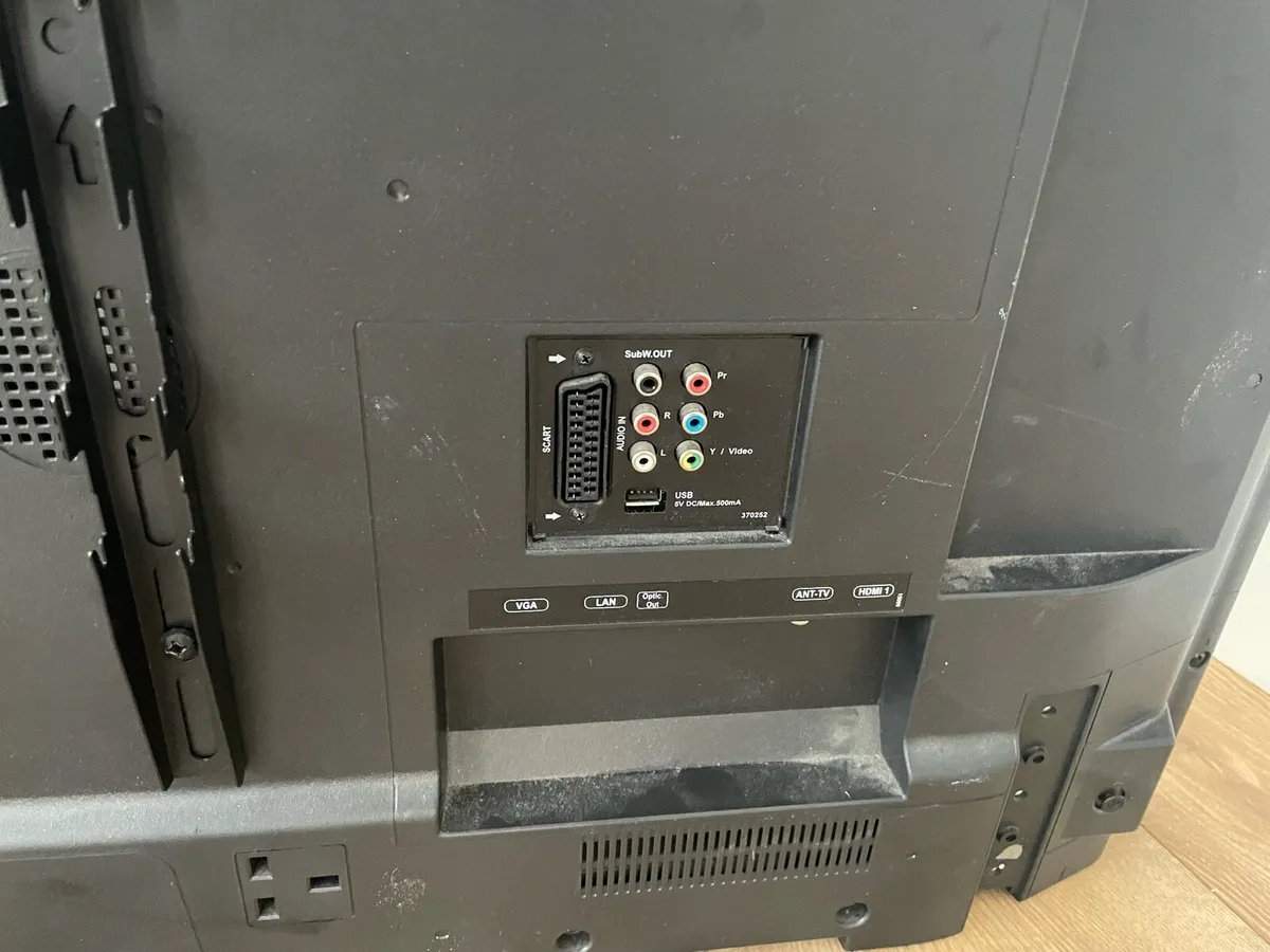 Hitachi 49 Inch Ultra HD Smart LED TV - Image 3