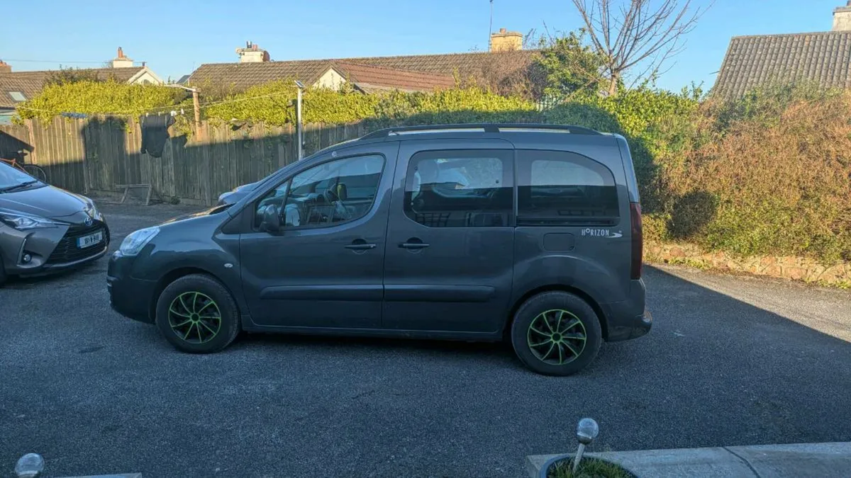 Car for sale - Image 1