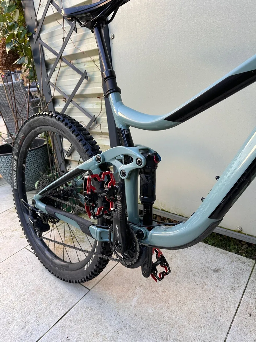 Giant Reign 2 27.5 Full Suspension Mountain Bike - Image 2