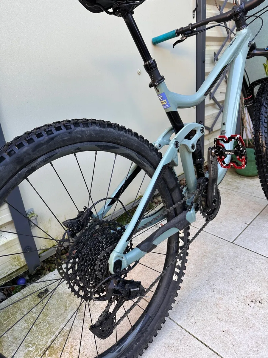 Giant Reign 2 27.5 Full Suspension Mountain Bike - Image 3