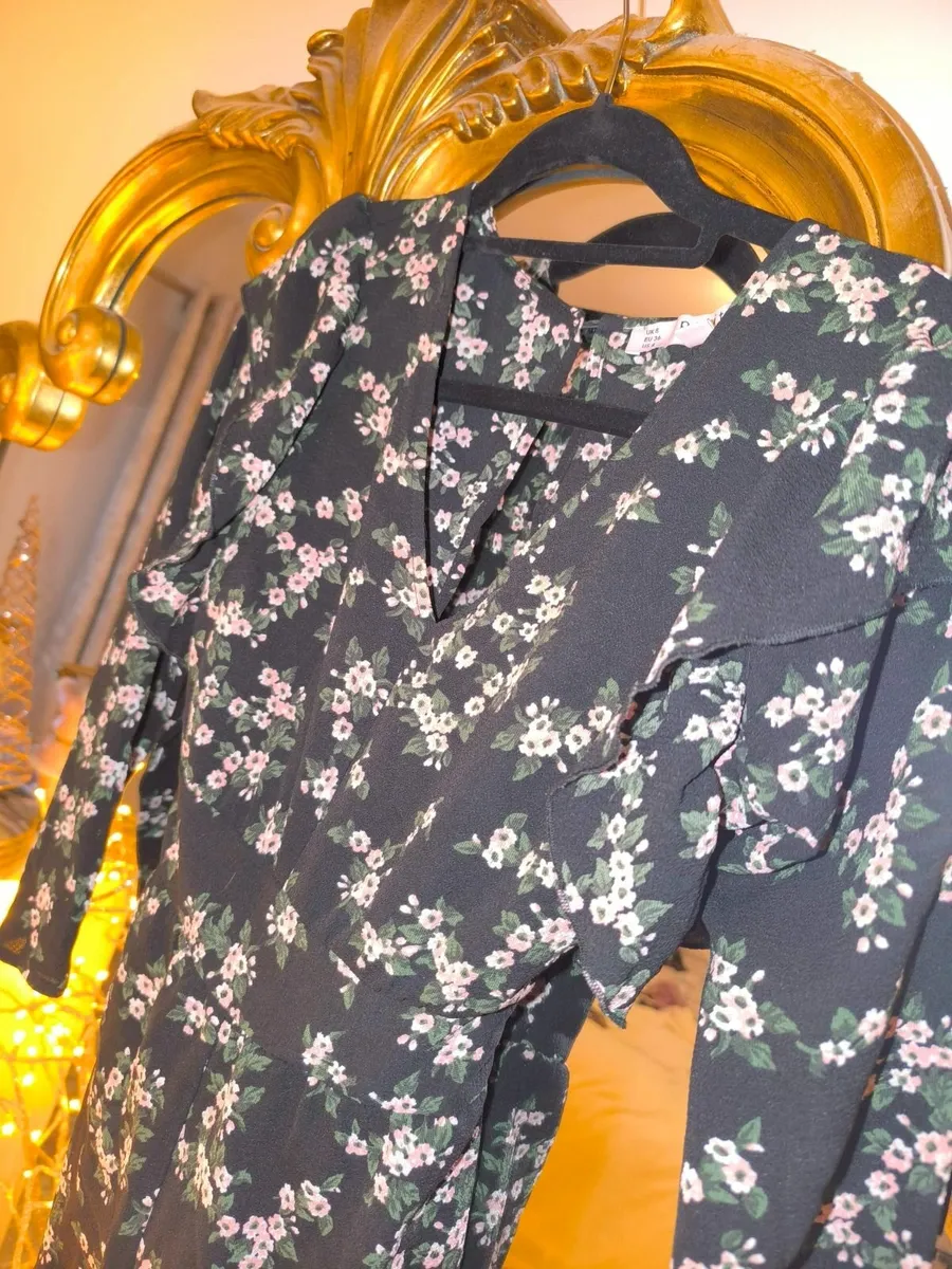 Array of dresses in size small €10 each - Image 2