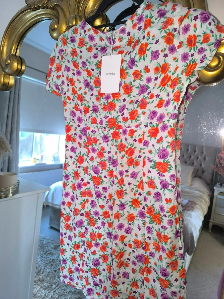 Array of dresses in size small €10 each - Image 3