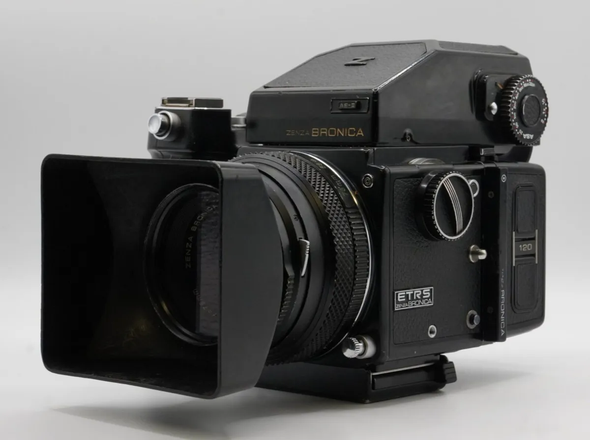 Zenza Bronica ETRS Medium Format 120 film camera - Image 1