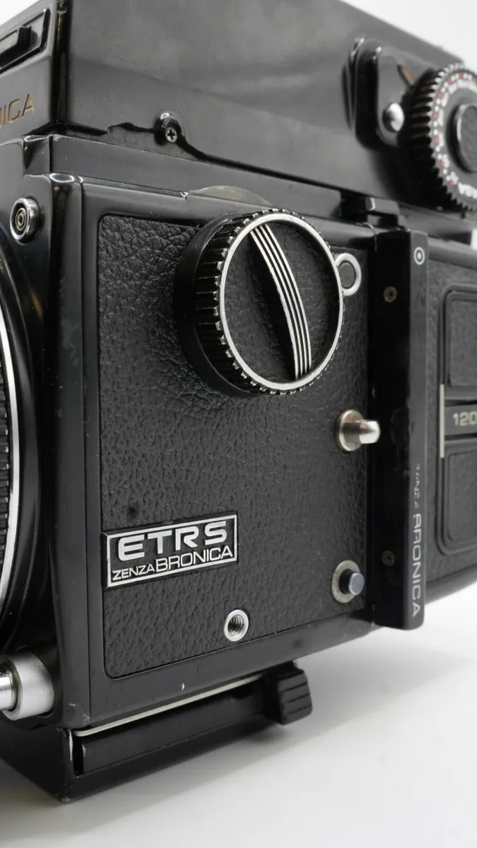 Zenza Bronica ETRS Medium Format 120 film camera - Image 2