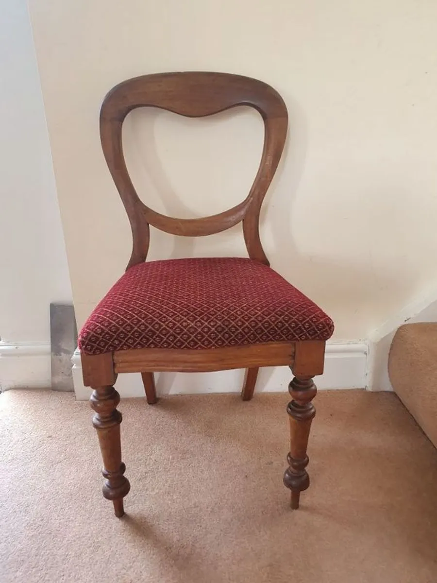 Spoon backed Chairs . set of 5 - Image 1