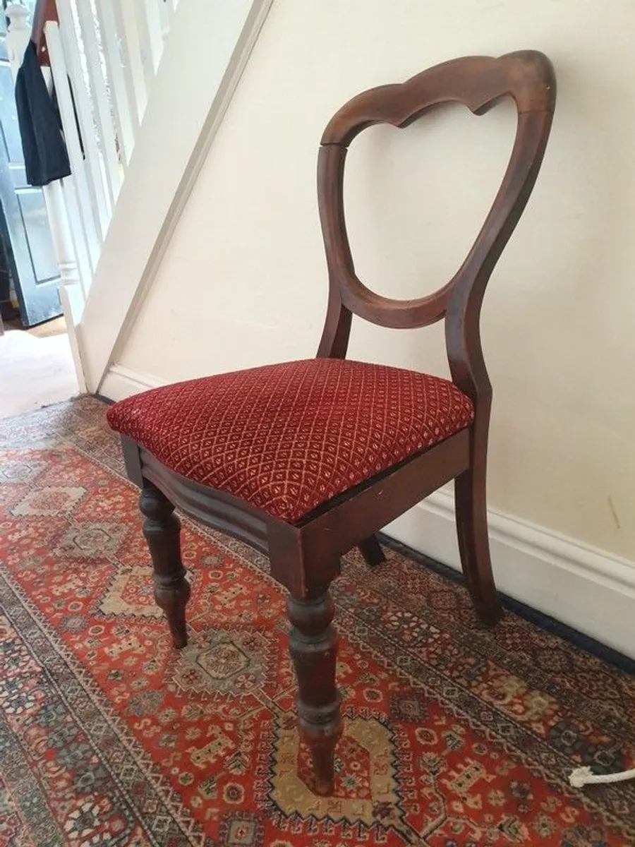 Spoon backed Chairs . set of 5 - Image 3