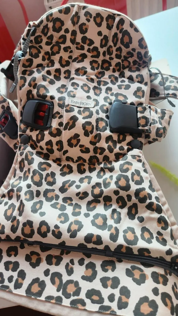 Baby carrier - Image 1