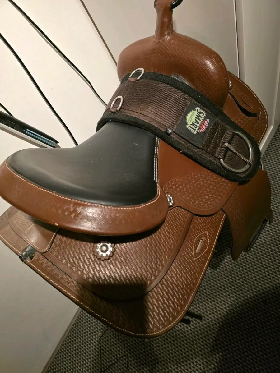 Western saddle - Image 2