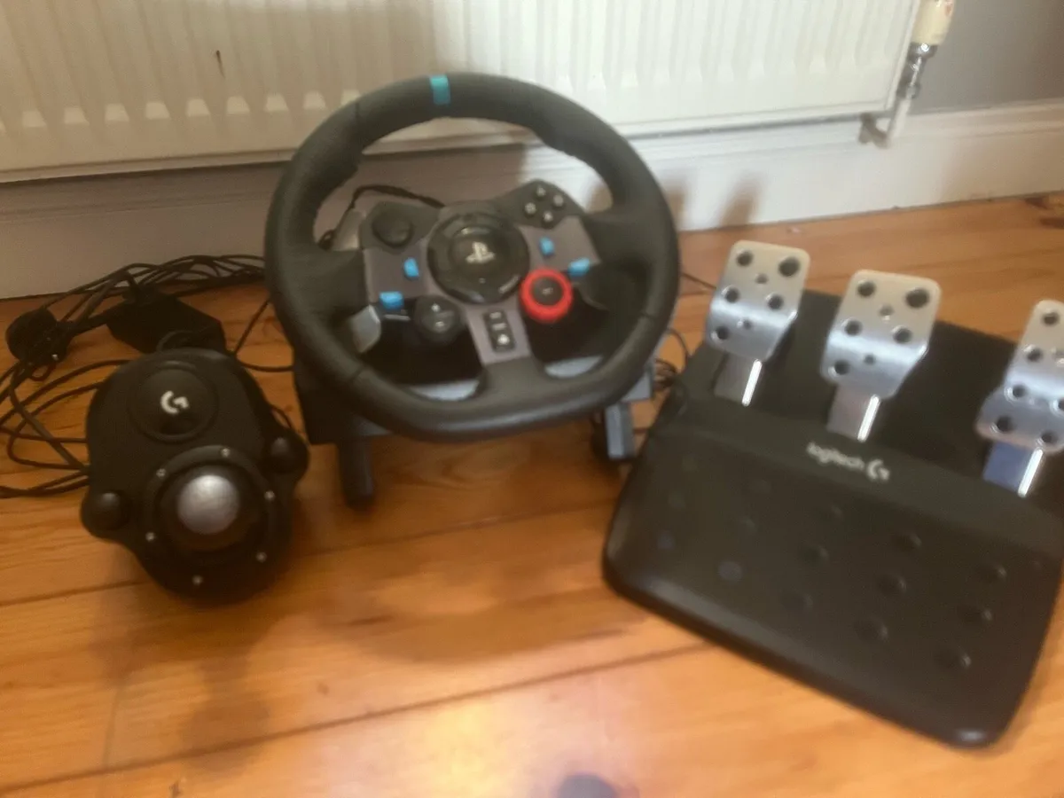 PS4/PS5 steering wheels and gears stick - Image 1