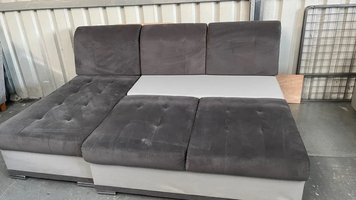 Large sofabed - Image 2