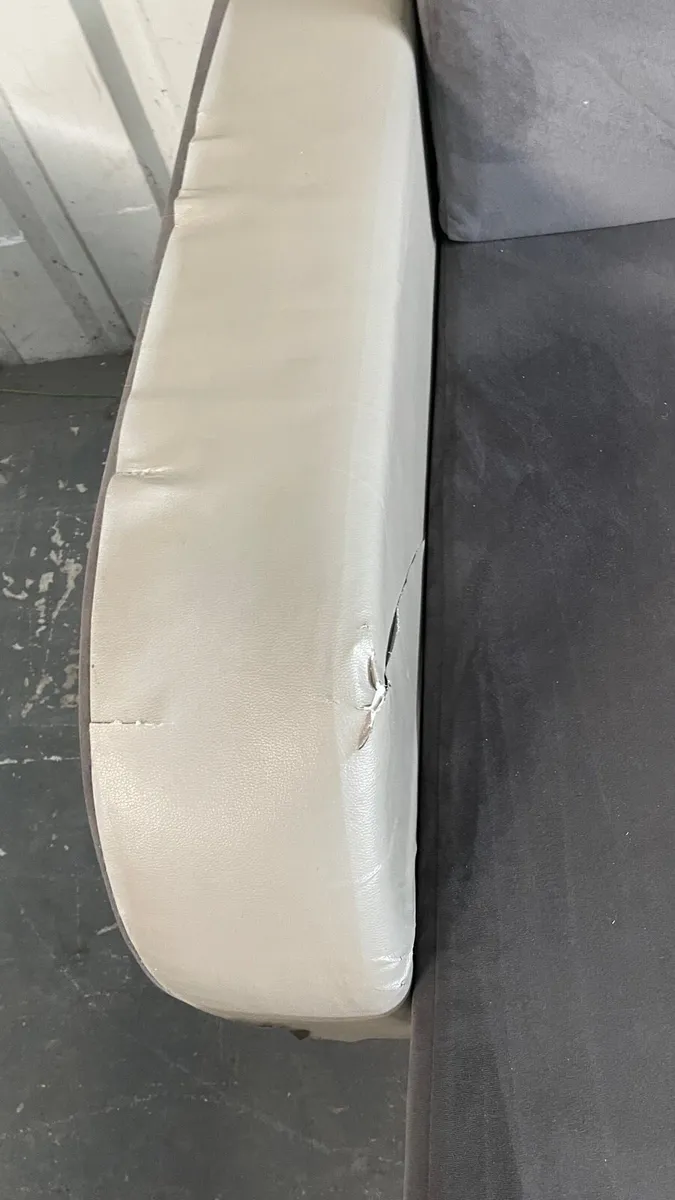 Large sofabed - Image 4