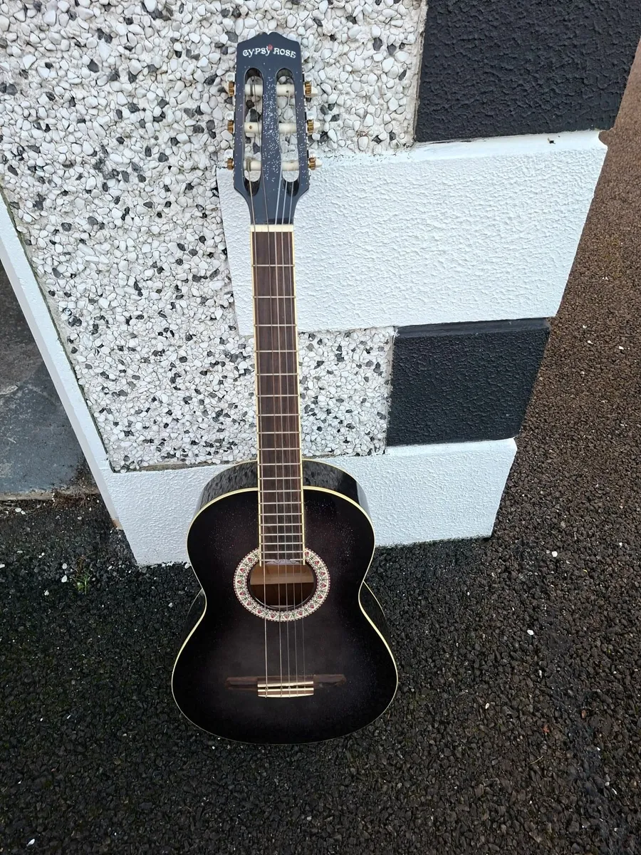 Guitar for sale with case - Image 4