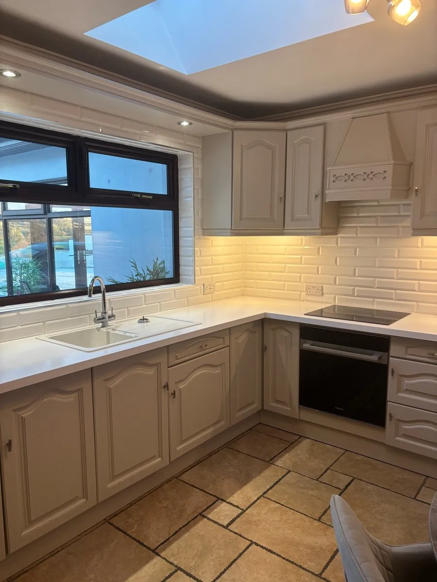 Oak Kitchen and utility - Image 2