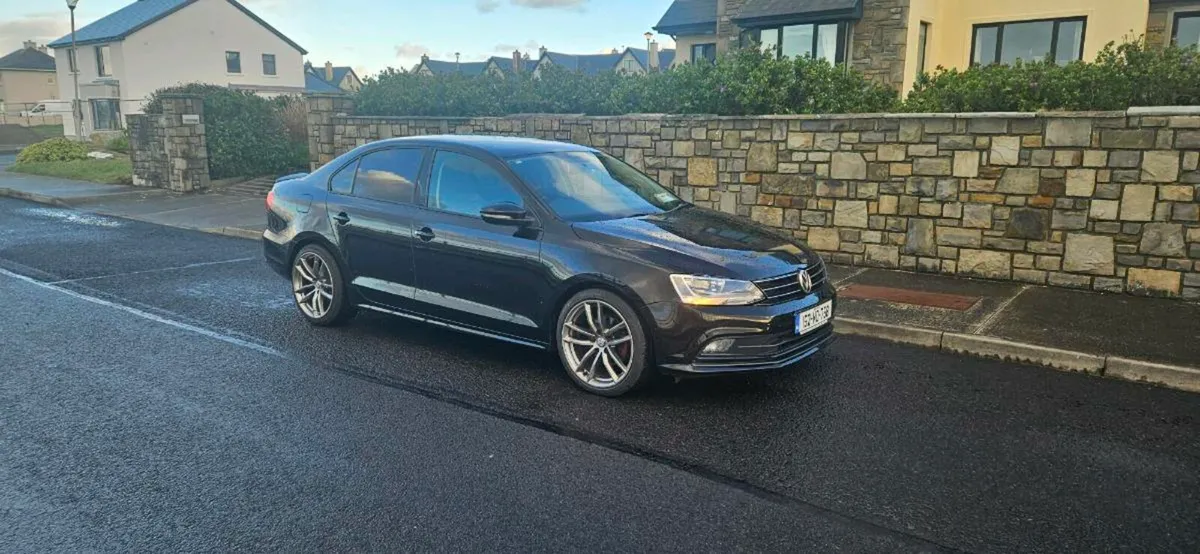 2015 Volkswagen Jetta - Image 2