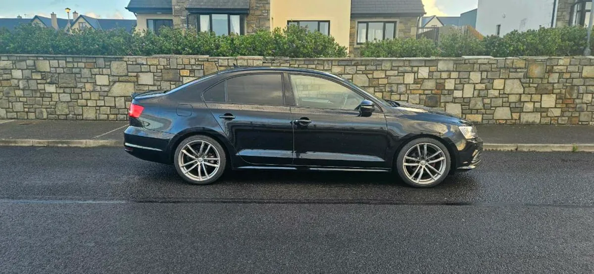 2015 Volkswagen Jetta - Image 3
