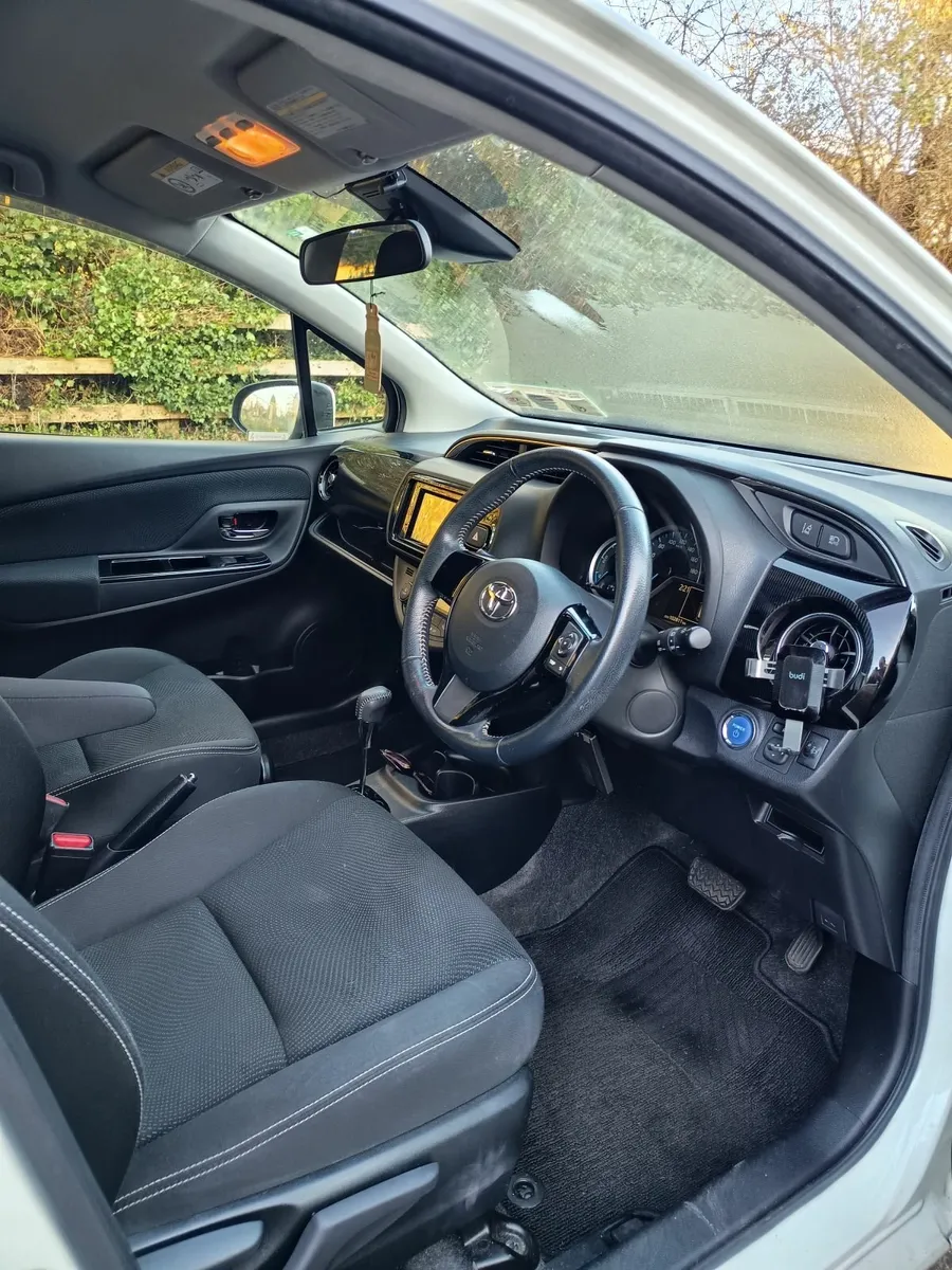 Toyota Vitz 2017 - Image 4