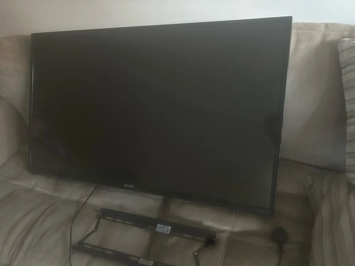 50 inch Walker TV with wall mount - Image 1