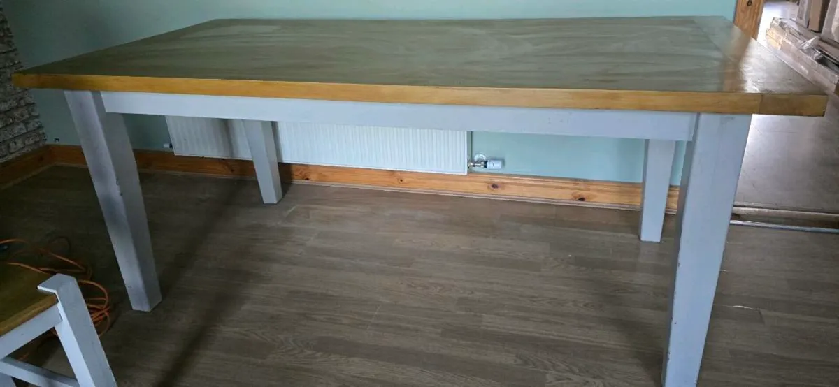 Kitchen table - Image 1