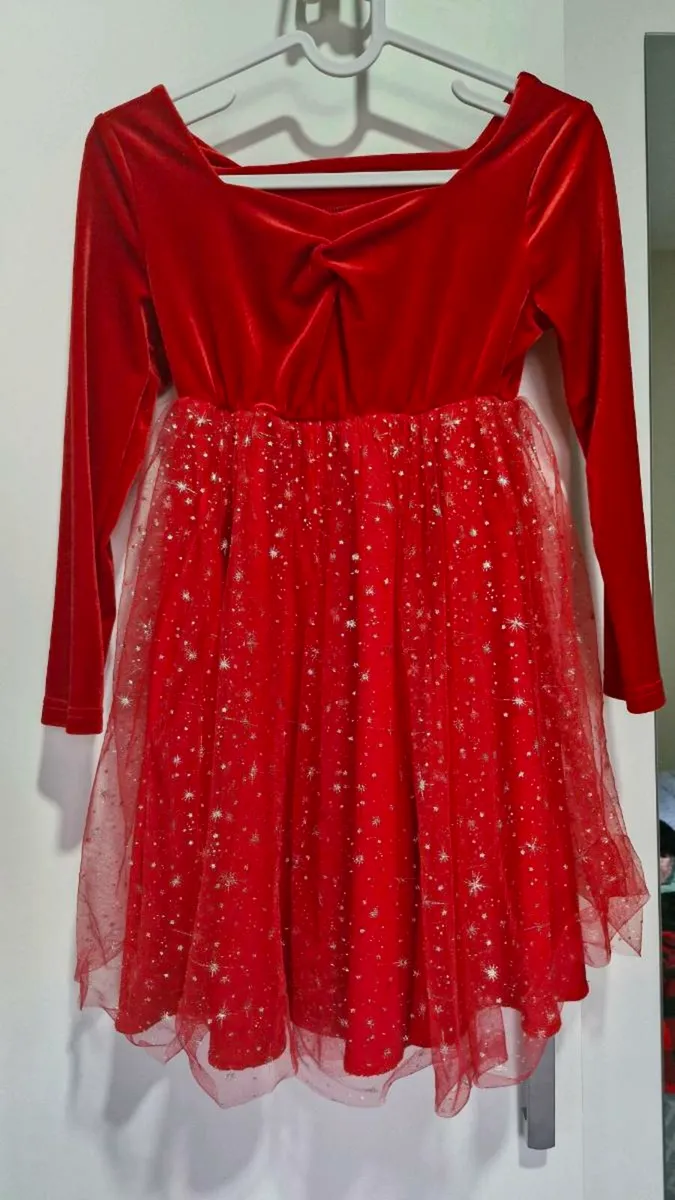 Girl's Christmas dress size 7-9 used only once