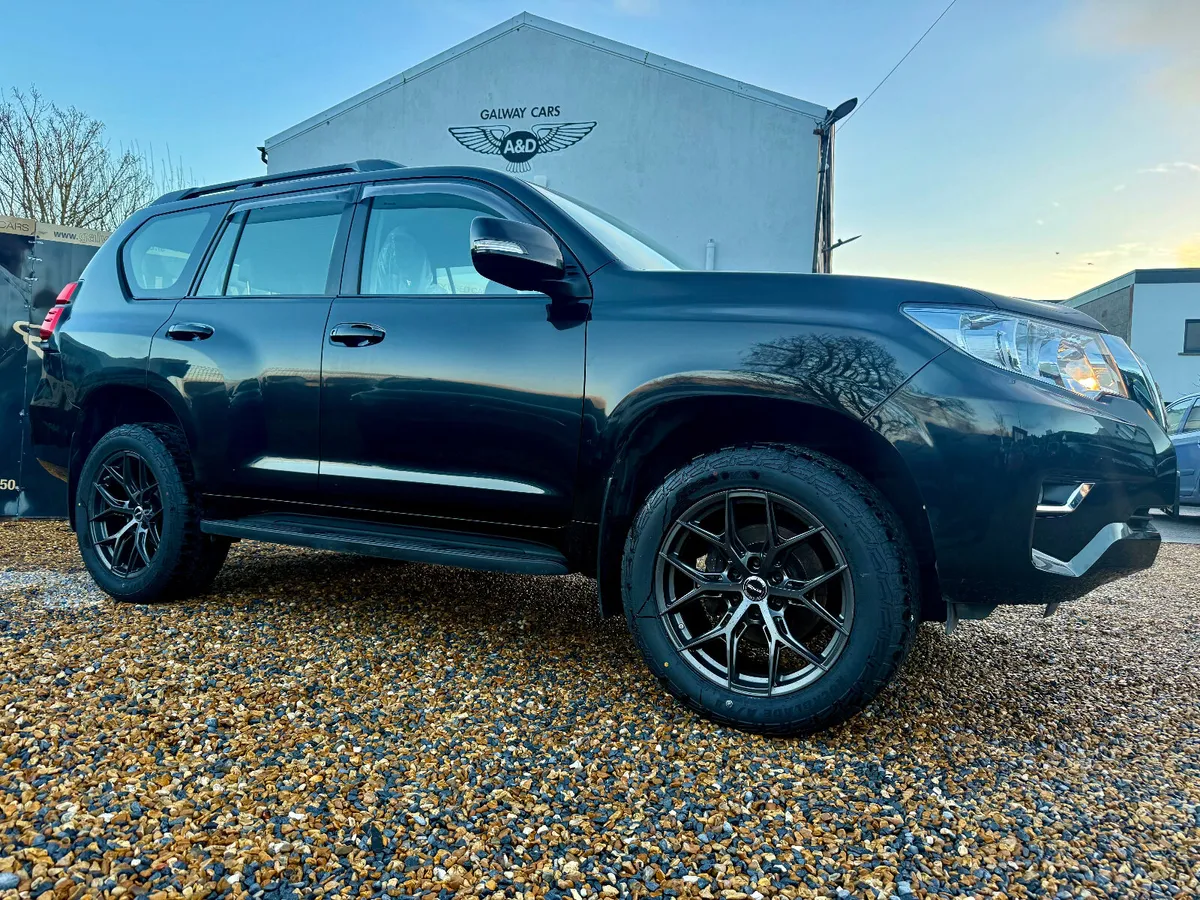 5 SEATER LWB 2.8  GENUINE CREWCAB(SUPER RARE) - Image 4