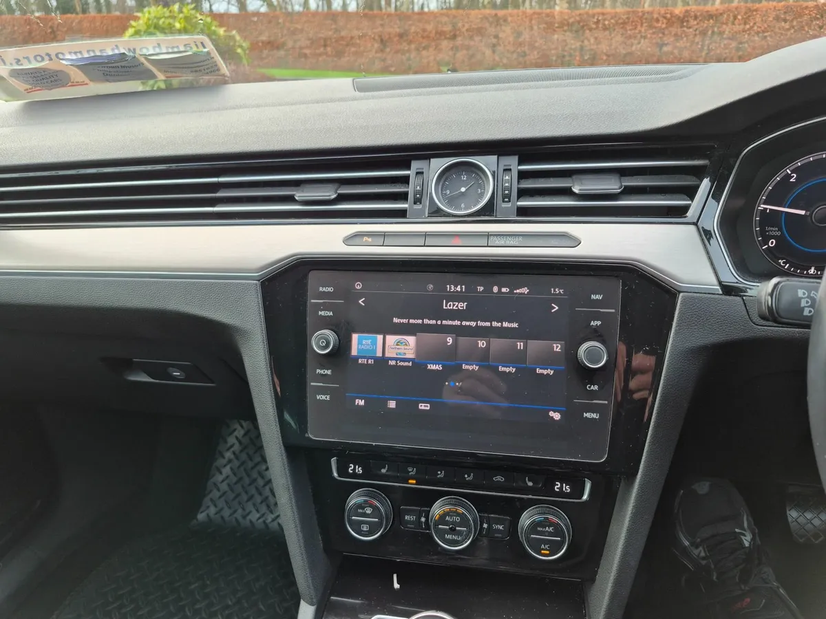 Volkswagen Passat 2019 - Image 3