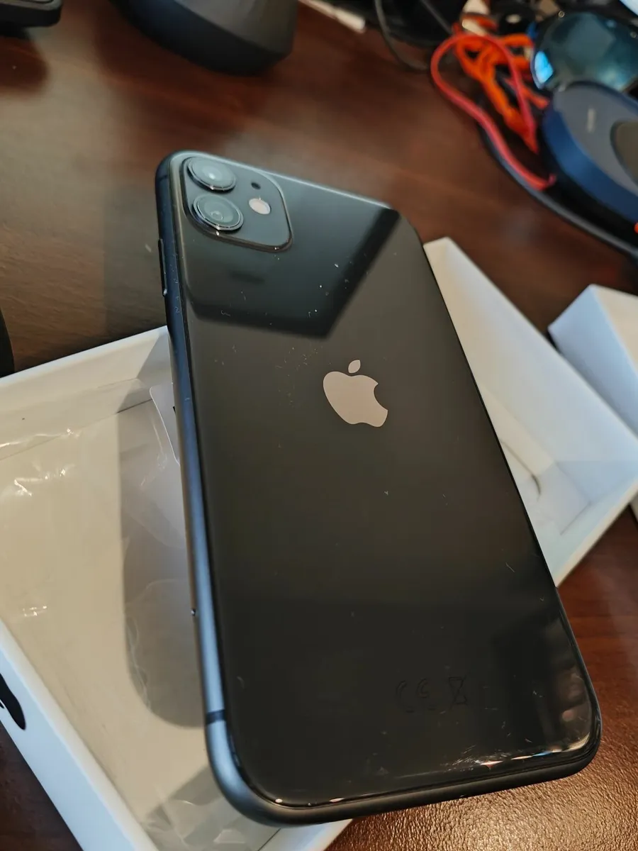 IPhone 11 - Image 4