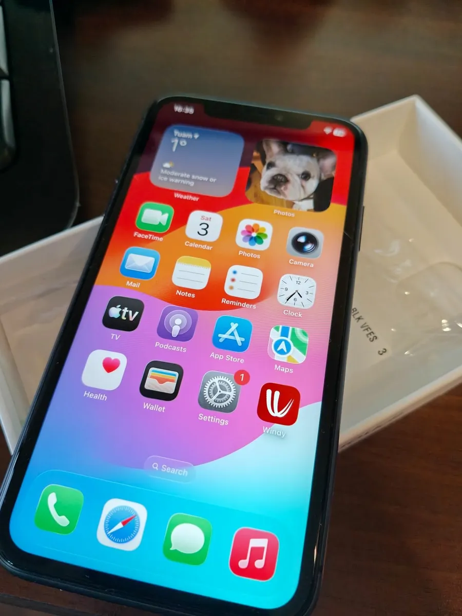 IPhone 11 - Image 1