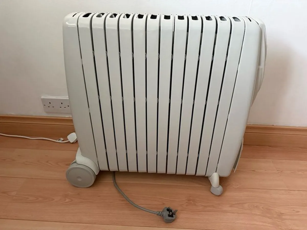 Oil Filled De Longhi 2.8/3.0KW - Image 1