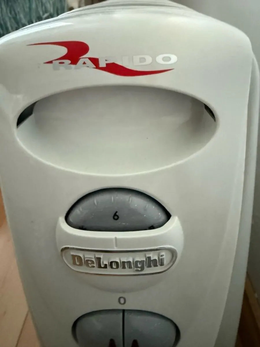 Oil Filled De Longhi 2.8/3.0KW - Image 4