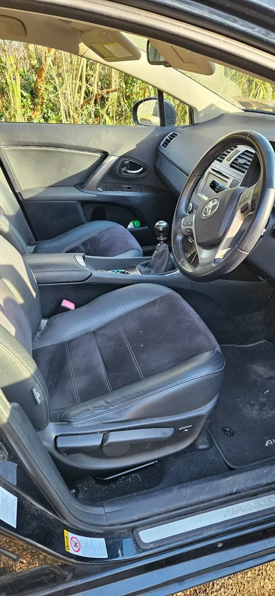 Toyota Avensis 2013 - Image 1