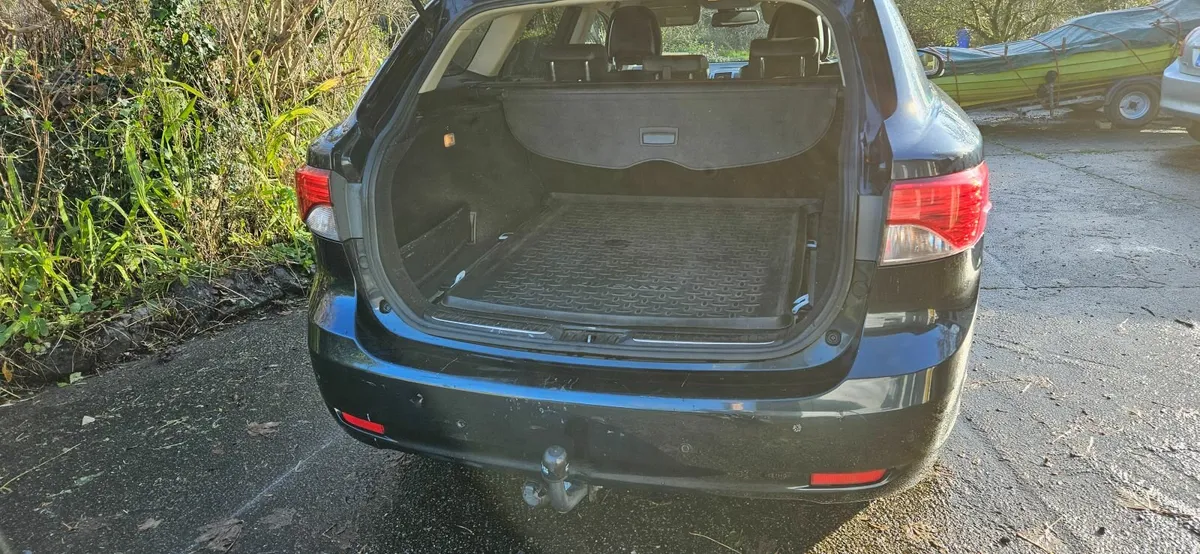 Toyota Avensis 2013 - Image 2
