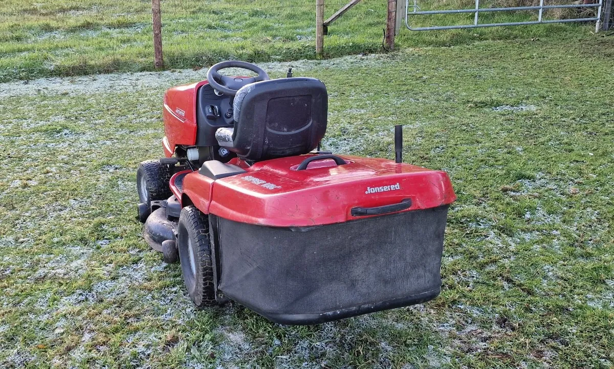 Jonsered 18HP 42" Ride on Lawn Mower - Image 4
