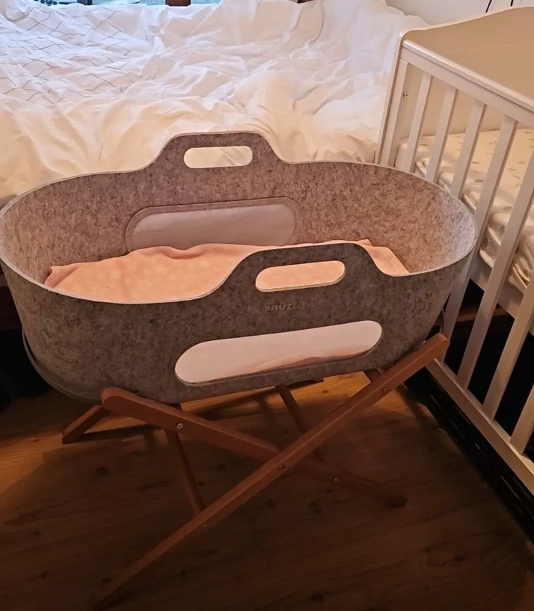SnuzBaskit / Moses Basket & Stand - Image 1