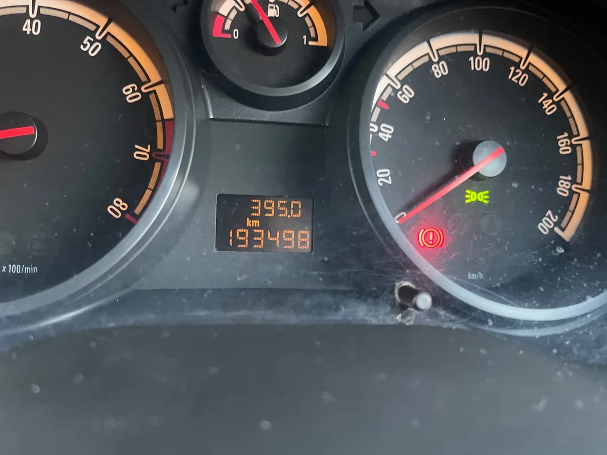 Opel Corsa 2011 - Image 3