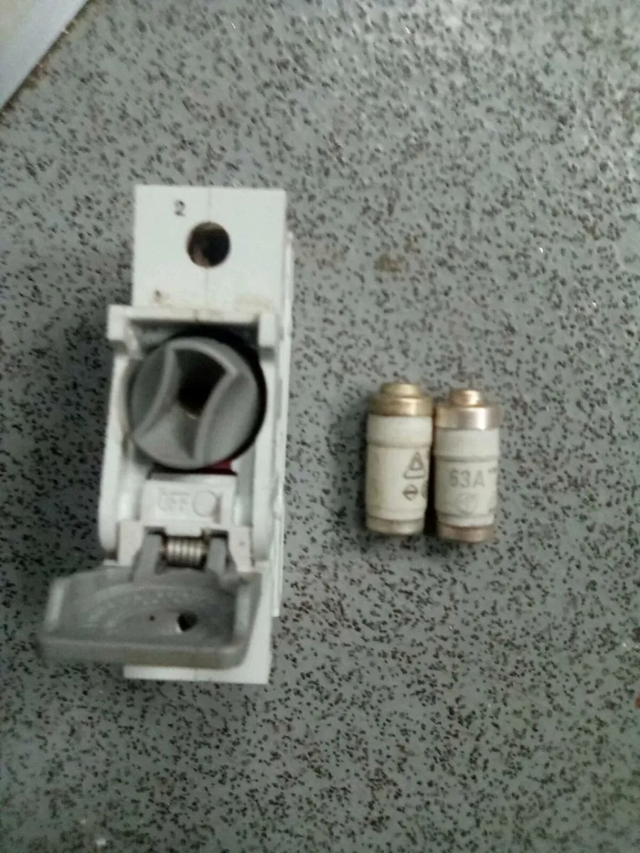 63. AMP.  SWITCH.  FUSE. AND. FUSES - Image 2