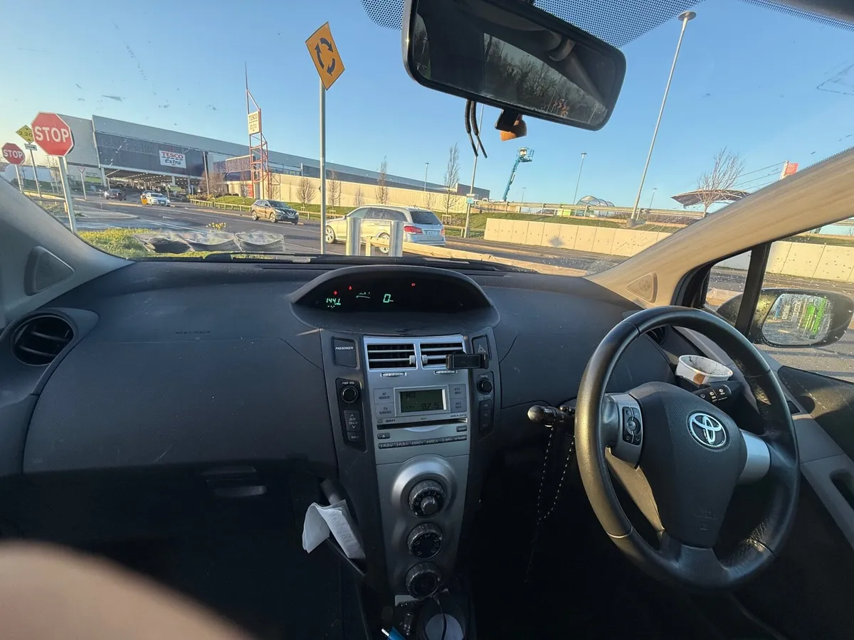 Toyota Yaris 2008 - Image 2