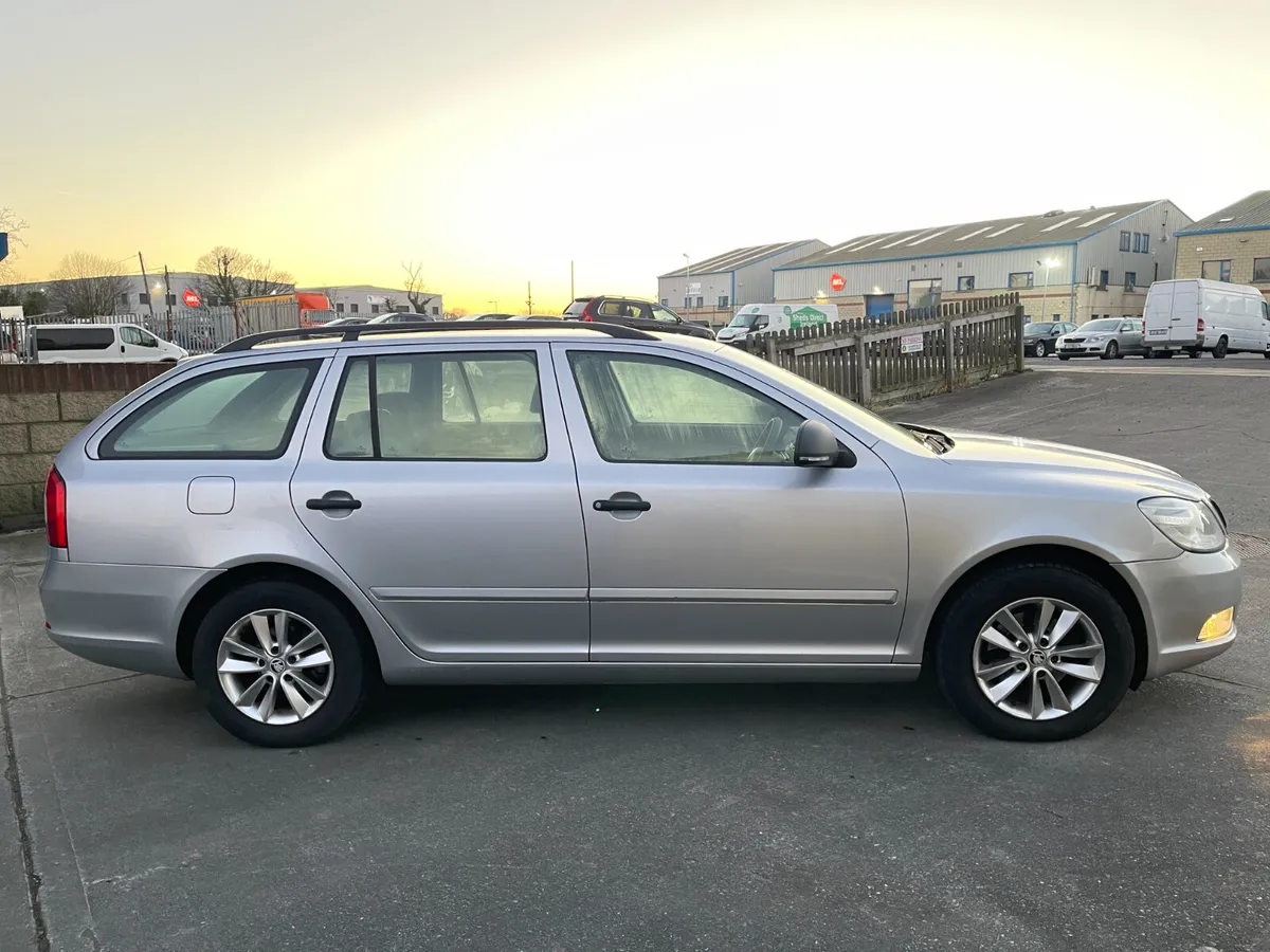 2012Skoda Octavia Combi Acti 1.6 CR DSG Automatic - Image 4