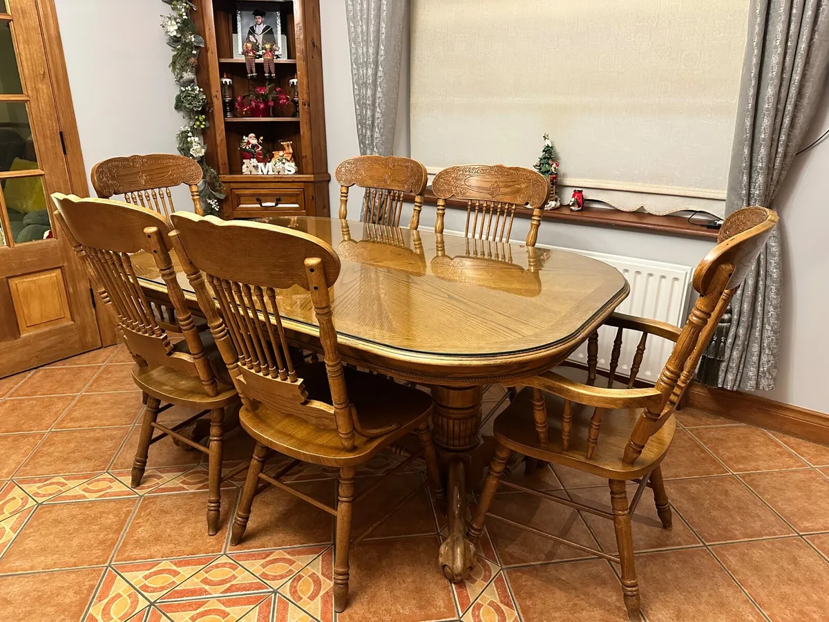 Dining room table - Image 1