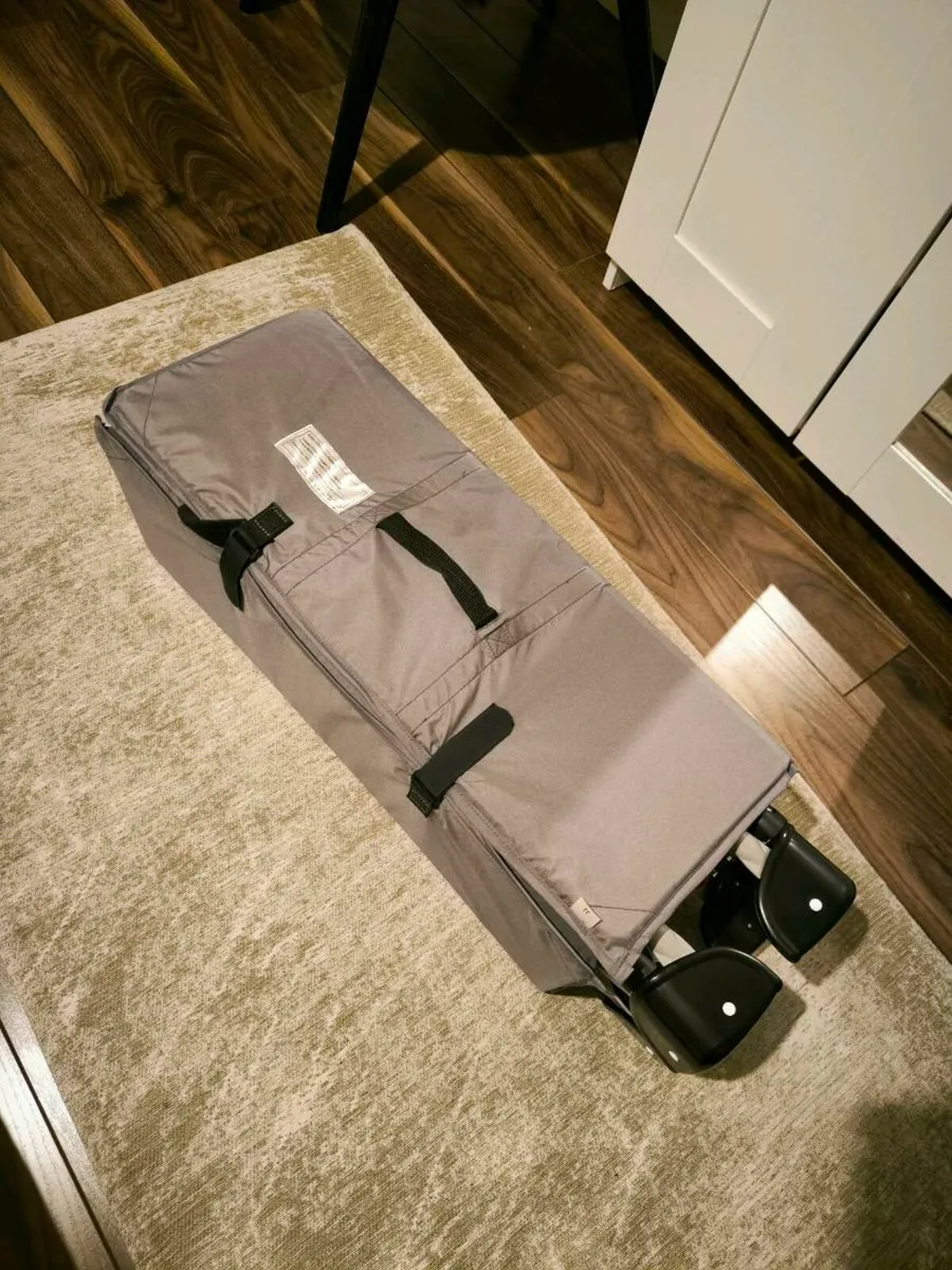 Travel cot - Image 2