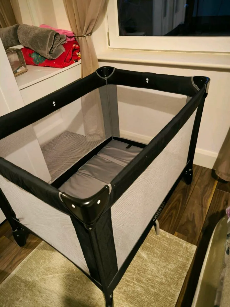 Travel cot - Image 1