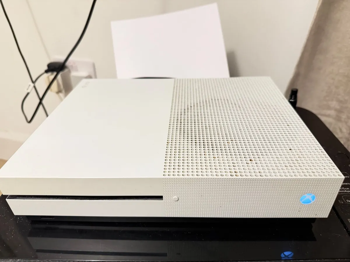 Xbox One S - Image 1