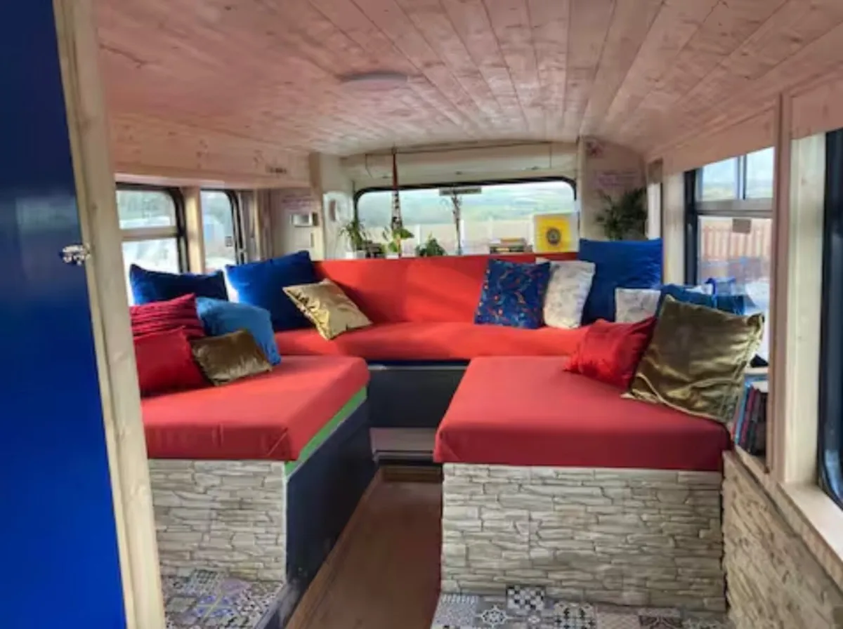 Double decker bus - Image 3