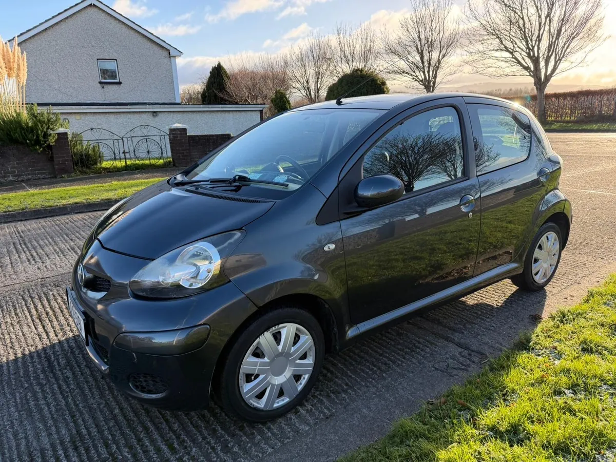 2010 Toyota Aygo LOW MILEAGE - Image 3