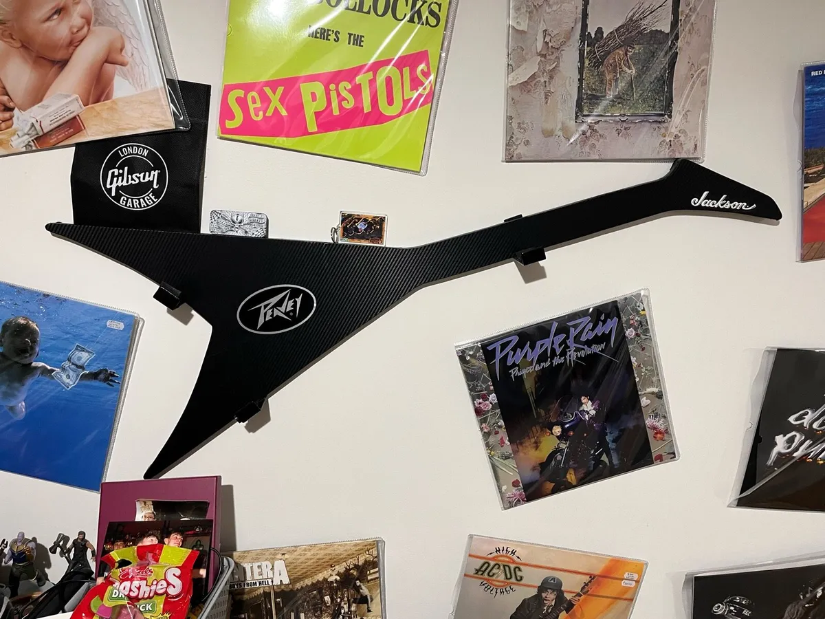 Jackson king v guitar with wall mount - Image 4